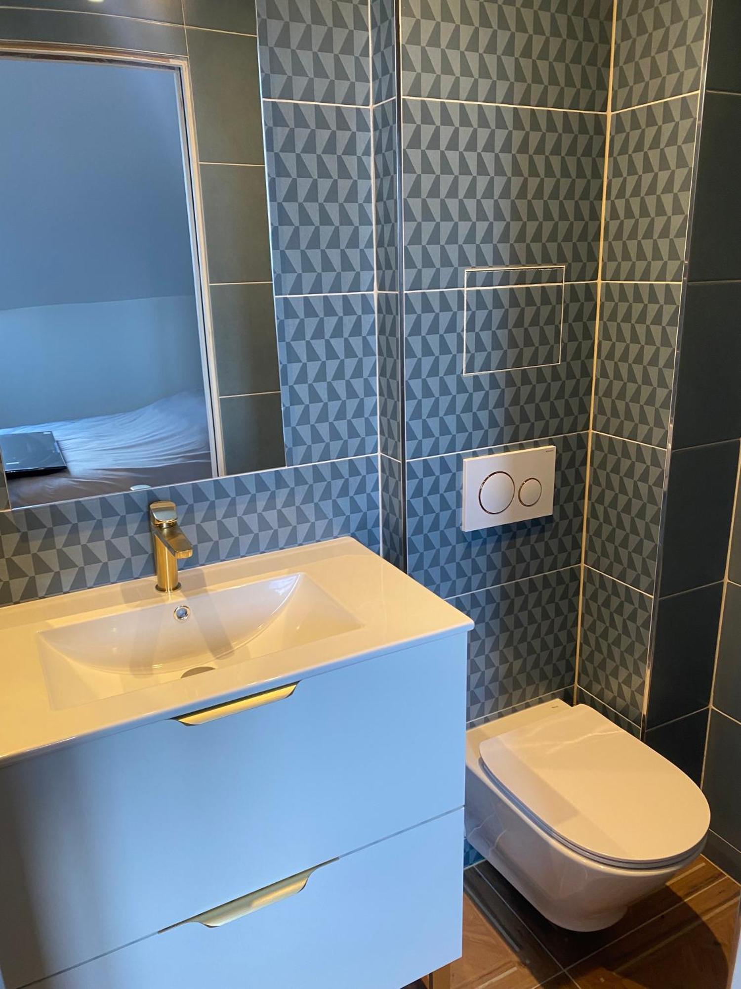Hdg Hotel Gare De L'Isle Adam Appart'S Hotel Parmain Kültér fotó